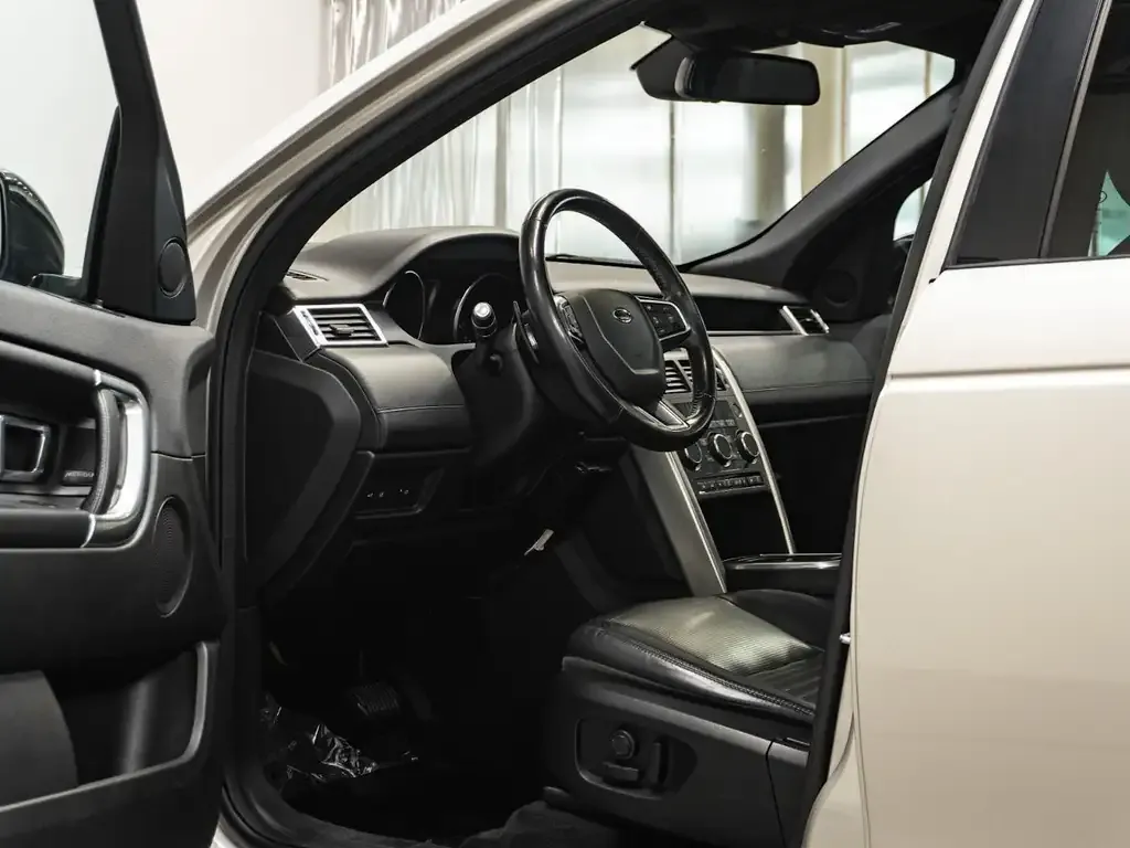 Land Rover Discovery Sport 2017 photo 4
