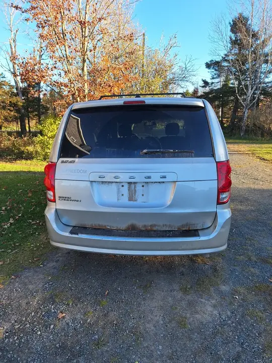 Dodge Grand Caravan 2012 photo 2