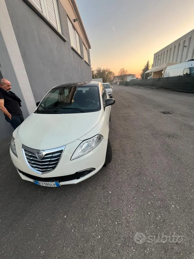 Lancia Ypsilon