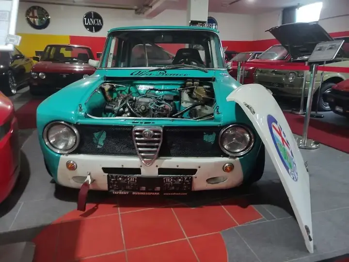 Alfa Romeo Giulia 1966 photo 3