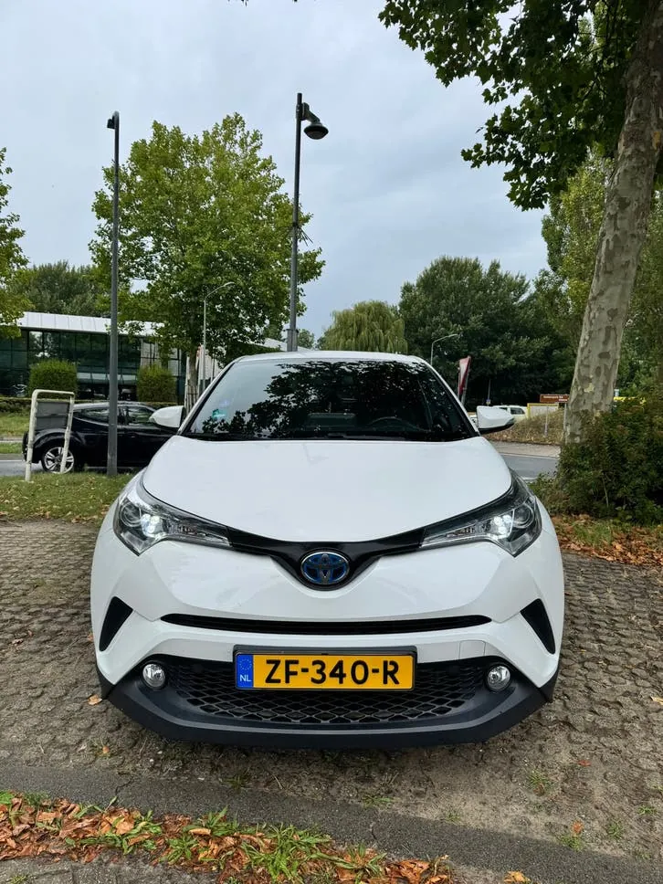 Toyota C-Hr 2019 photo 2