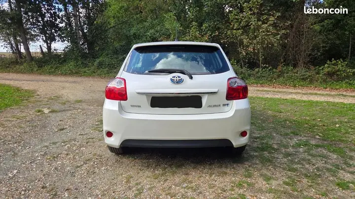 Toyota Auris 2011 photo 5