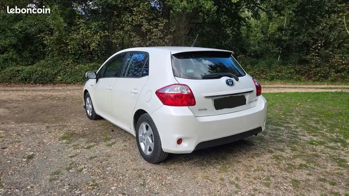 Toyota Auris 2011 photo 2