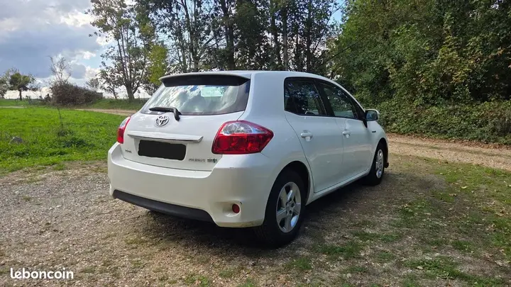 Toyota Auris 2011 photo 3