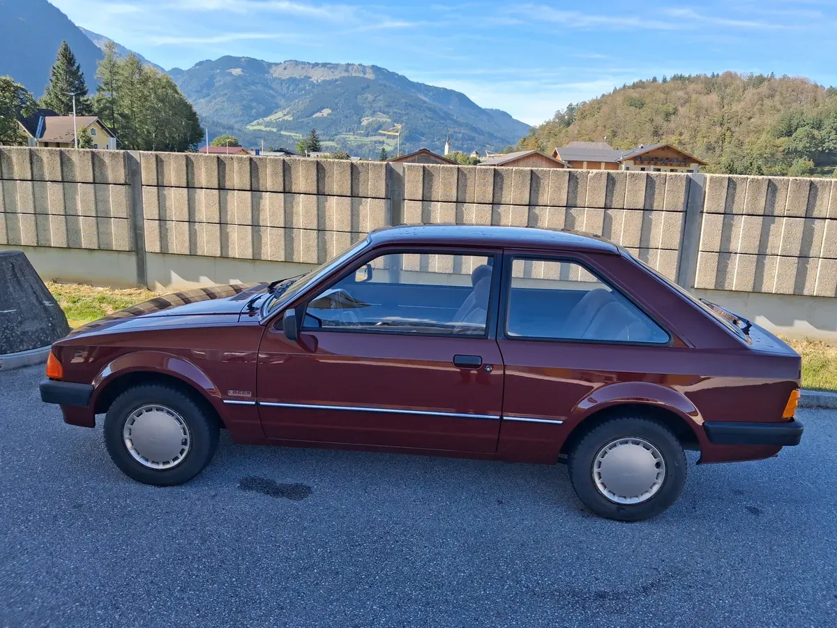 Ford Escort 1986 photo 3