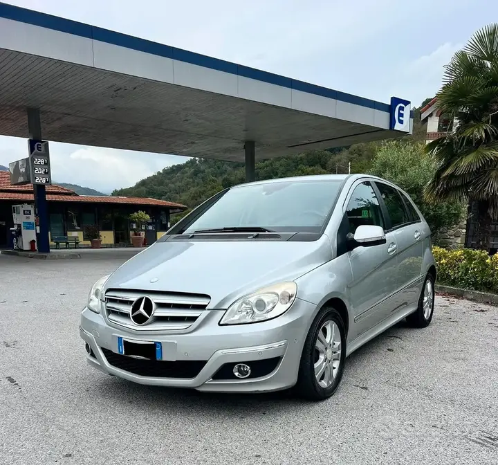 Mercedes-Benz B200