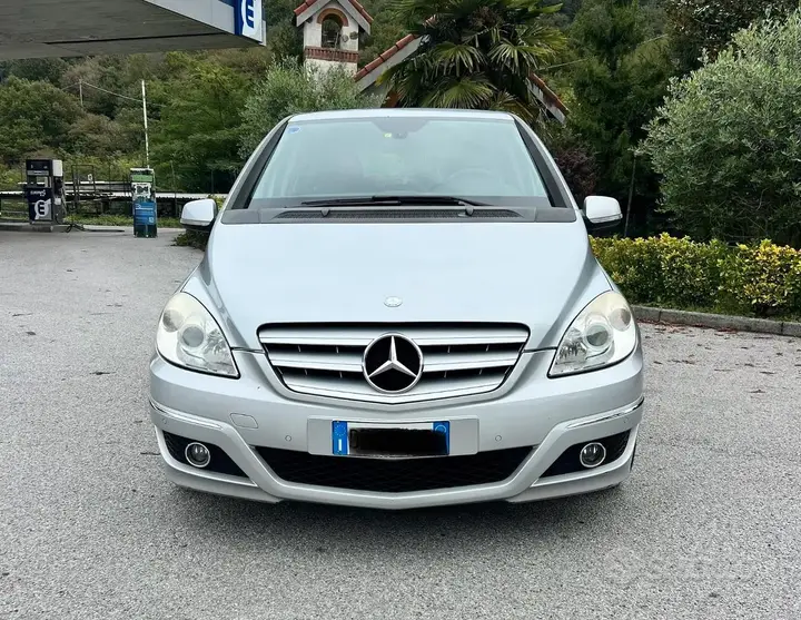 Mercedes-Benz B200 2009 photo 2