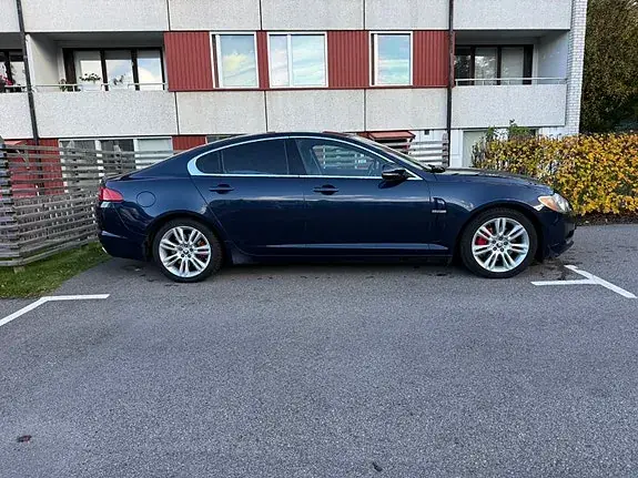 Jaguar Xf 2011 photo 2