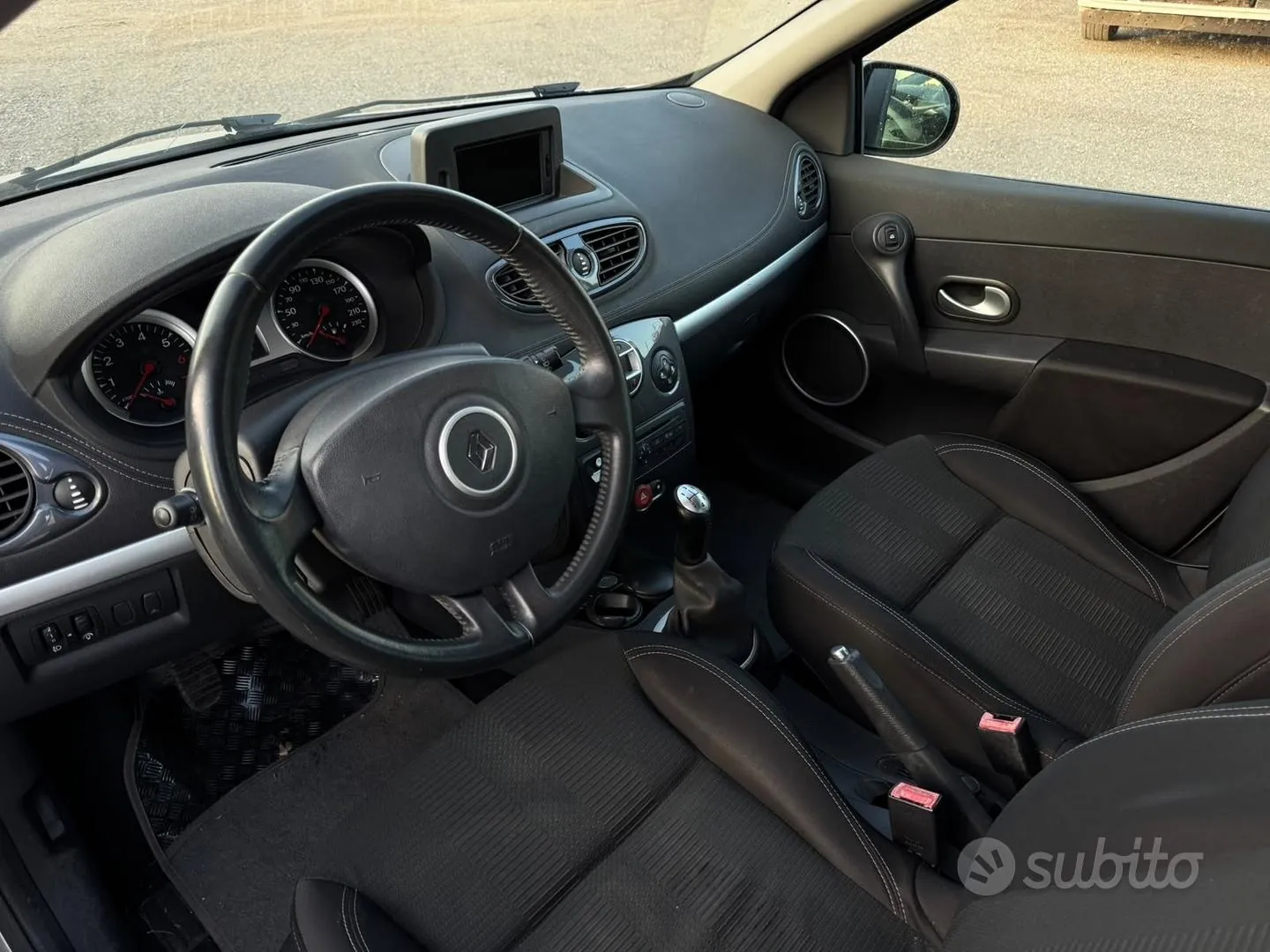 Renault Clio 2011 photo 5
