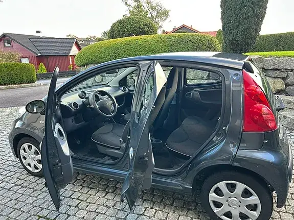 Peugeot 107 2012 photo 4