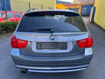 BMW 318I 2010 photo 2