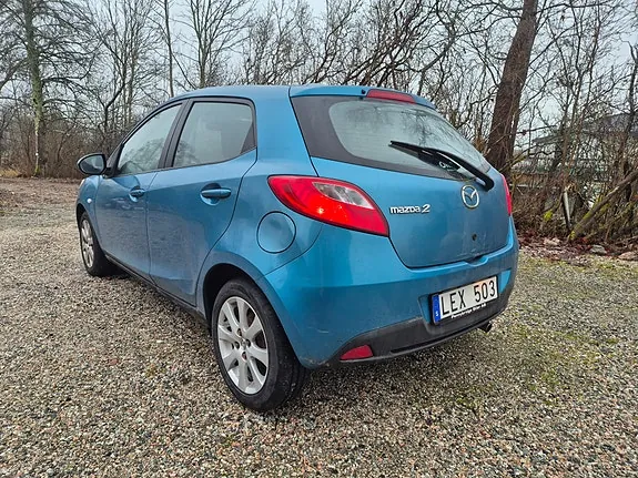 Mazda 2 2010 photo 2