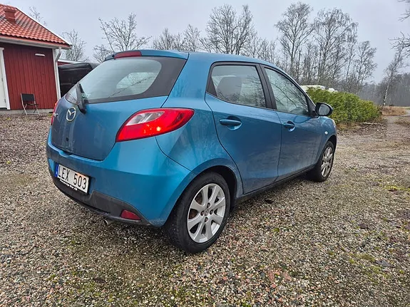 Mazda 2 2010 photo 3