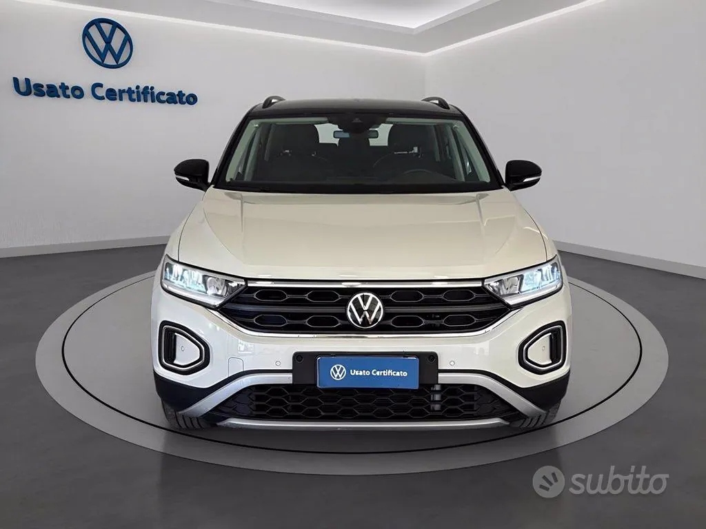 Volkswagen T-Roc 2023 photo 2