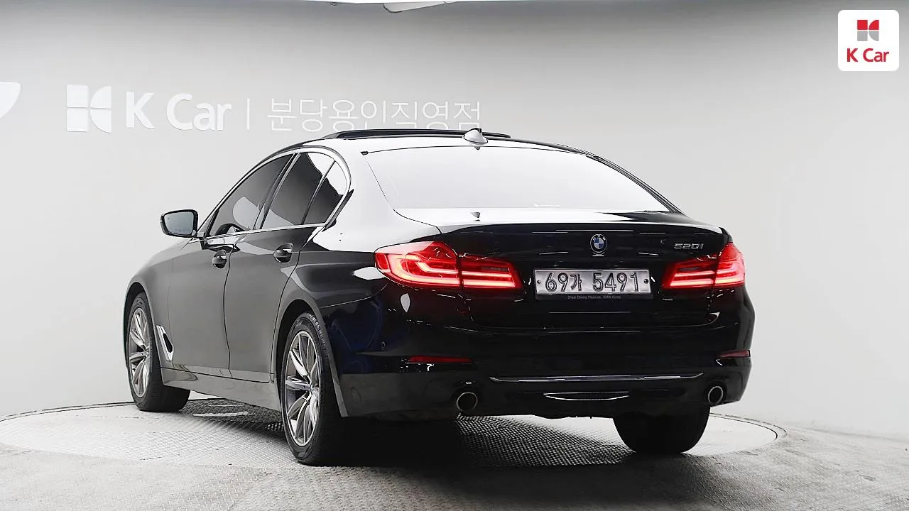 BMW 5 Series 2019 photo 2