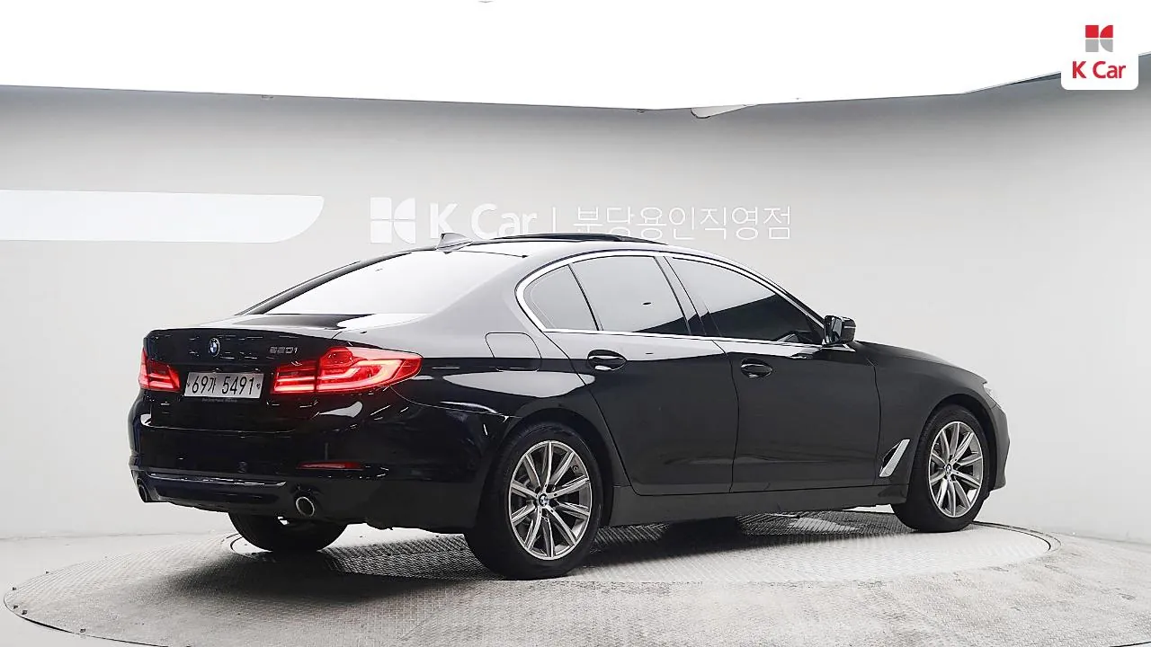 BMW 5 Series 2019 photo 4