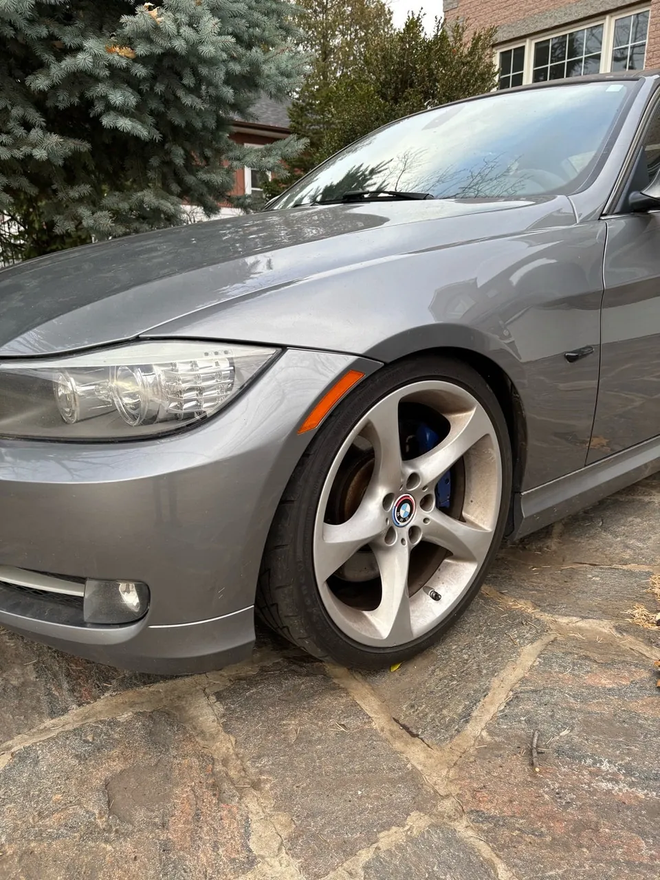 BMW 3 Series 2011 photo 2