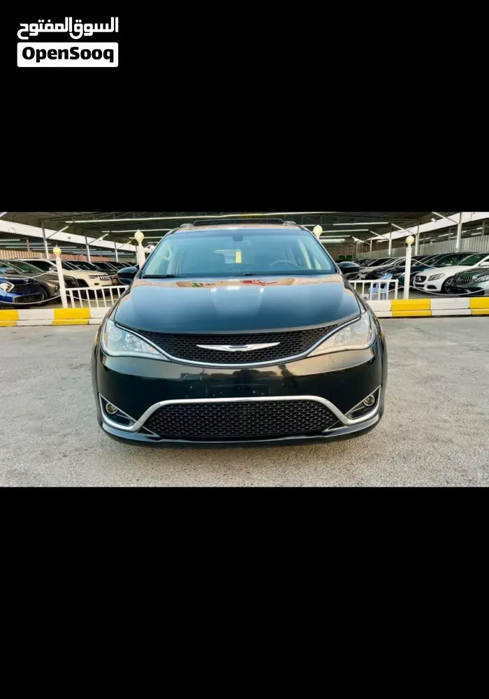 Chrysler Pacifica 2017 photo 2