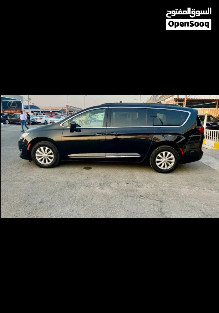 Chrysler Pacifica 2017 photo 3