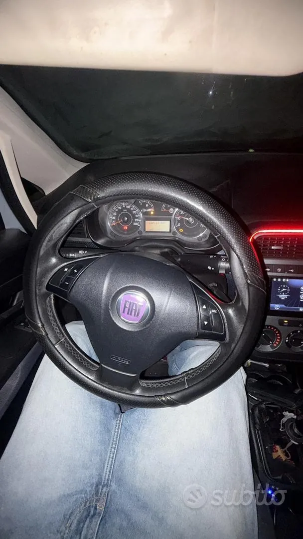 Fiat Grande Punto 2009 photo 2