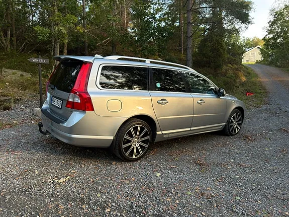 Volvo V70 2010 photo 3