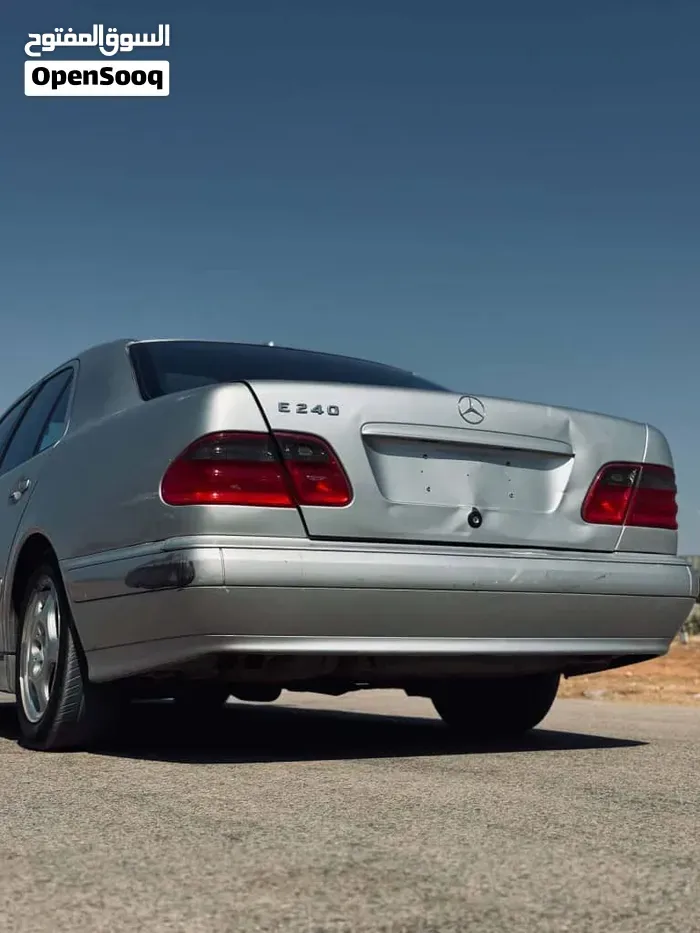 Mercedes-Benz E-Class 2002 photo 2