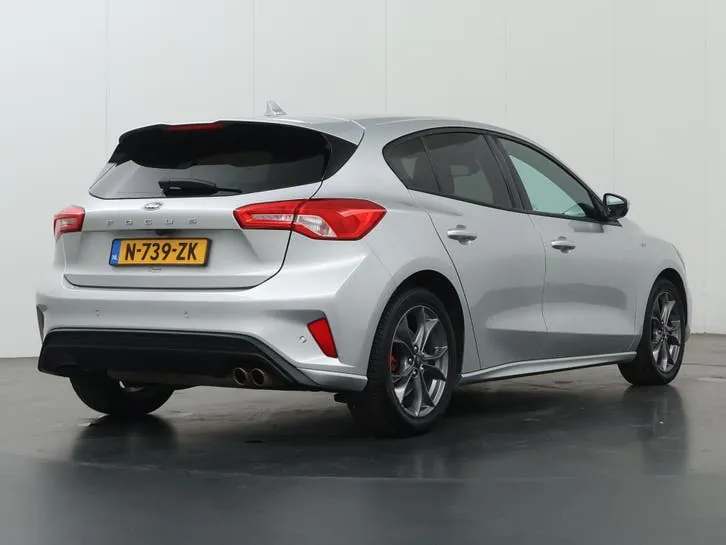 Ford Focus 2022 photo 2