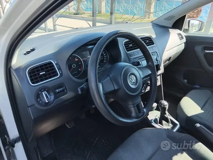 Volkswagen Polo 2013 photo 3