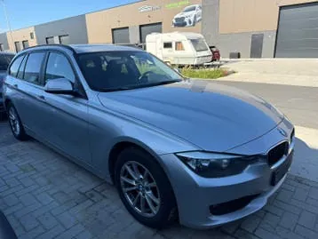 BMW 318 2011 photo 3