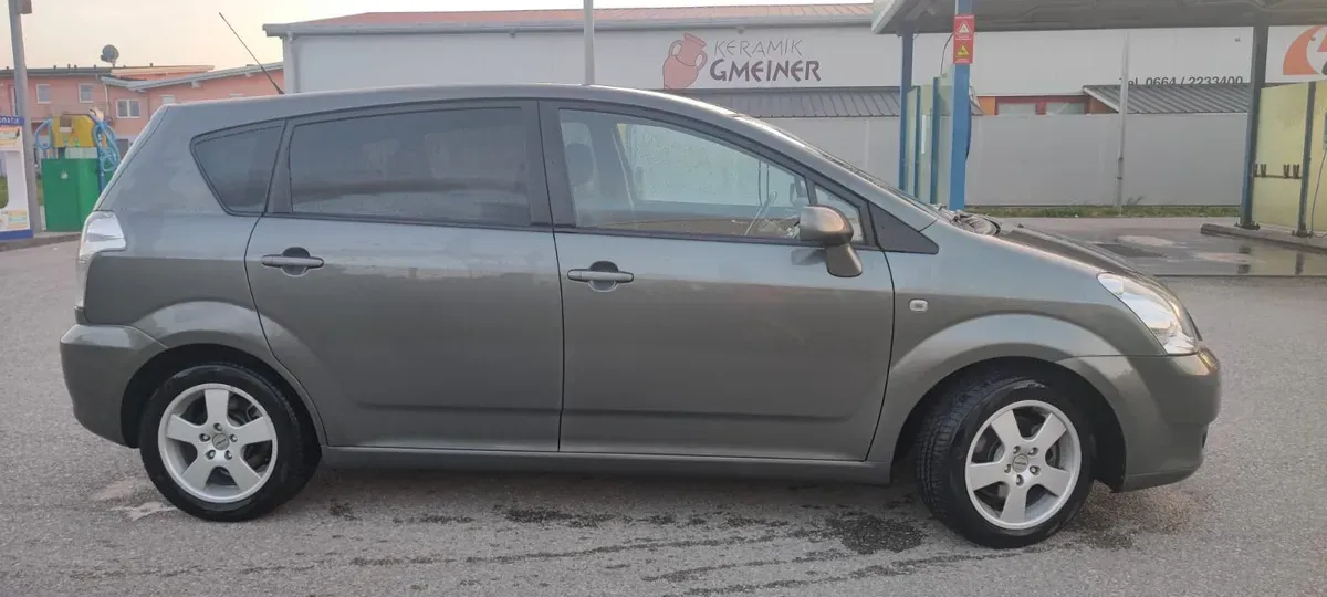 Toyota Corolla Verso 2006 photo 2
