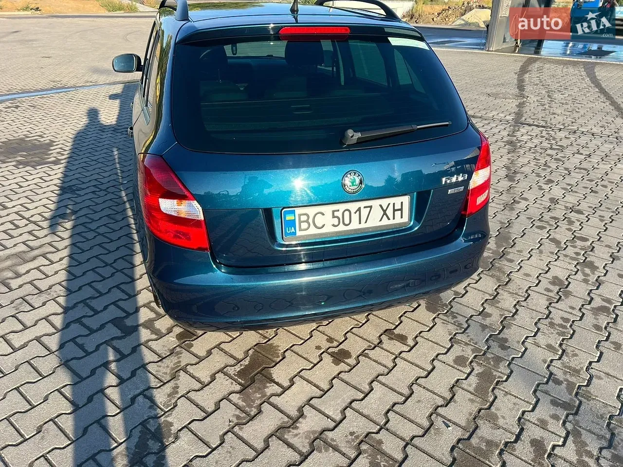 Skoda Fabia 2012 photo 3