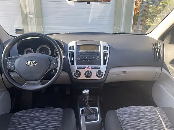 Kia Ceed 2009 photo 2