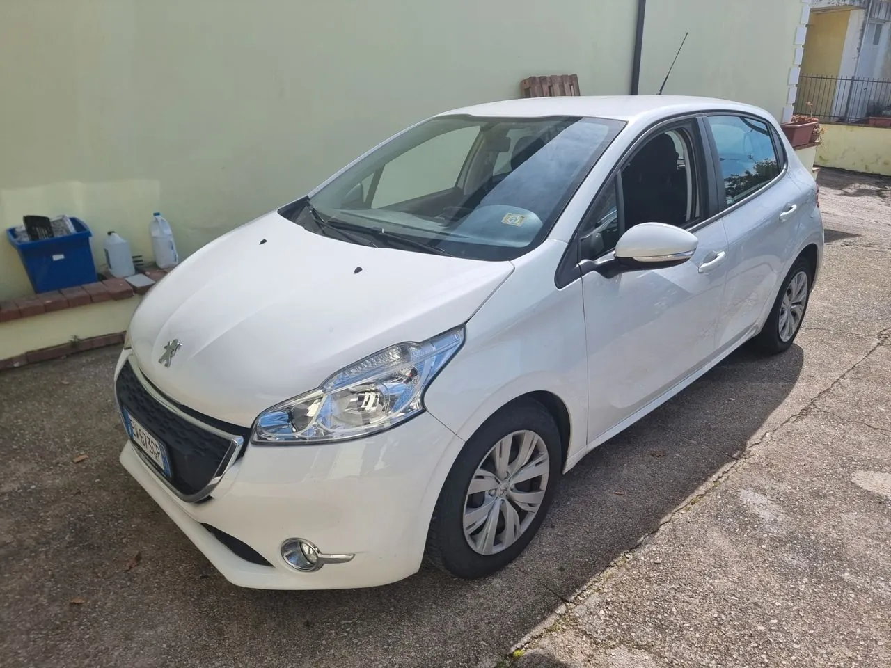 Peugeot 208 2014 photo 2