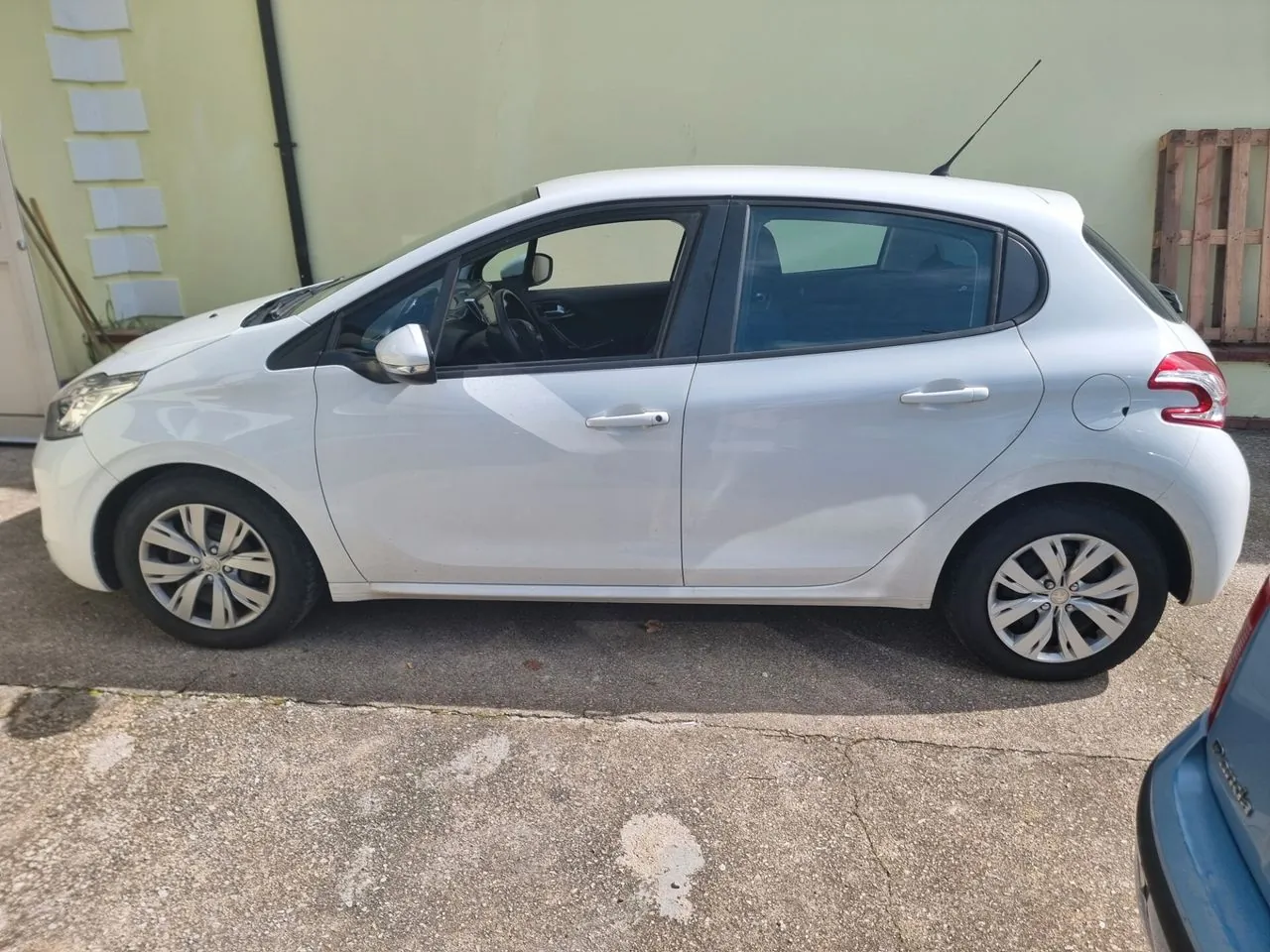 Peugeot 208 2014 photo 3