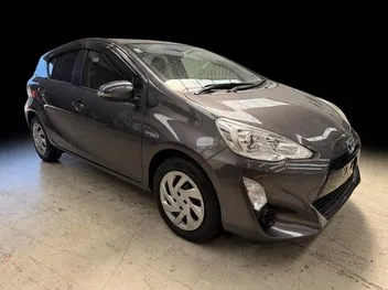 Toyota Aqua 2015 photo 2