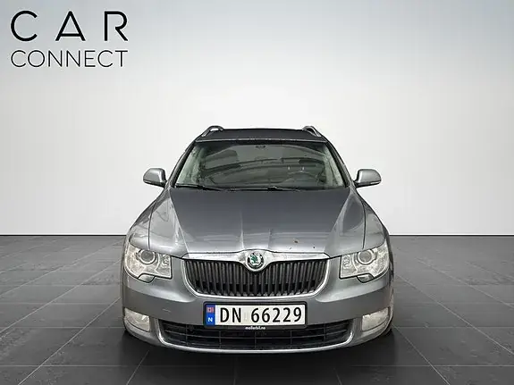 Skoda Superb 2011 photo 2