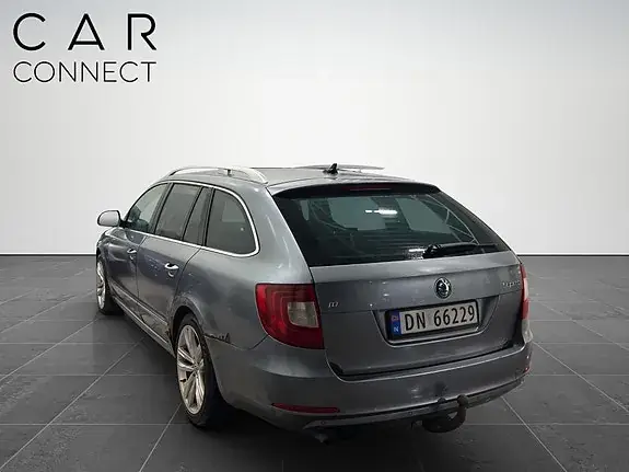 Skoda Superb 2011 photo 3