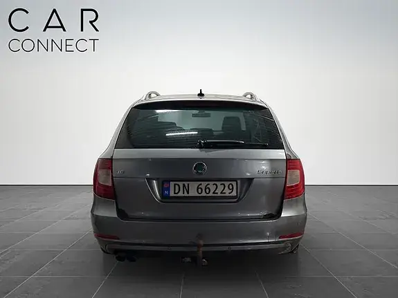 Skoda Superb 2011 photo 5