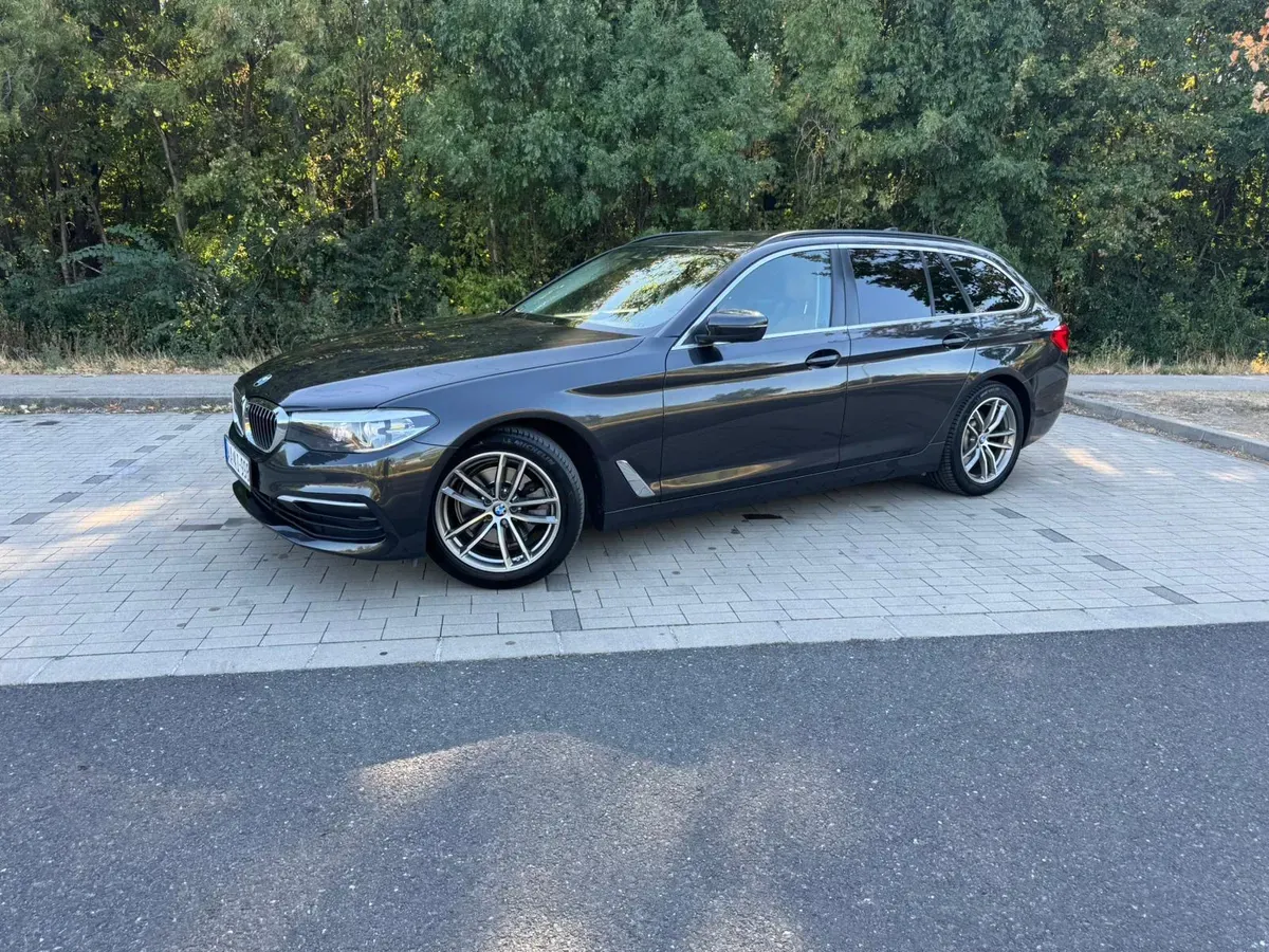BMW 5 Series 2018 photo 2