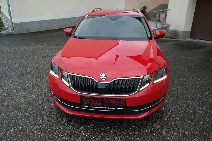 Skoda Octavia Combi 2018 photo 2