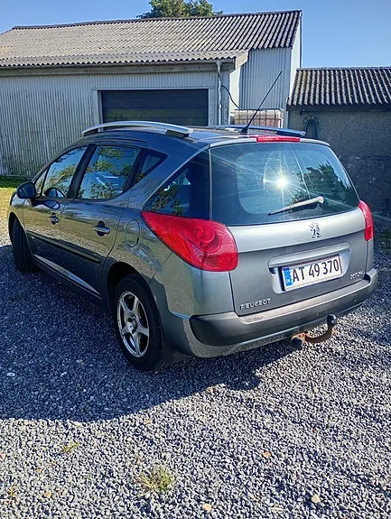 Peugeot 207 2011 photo 3