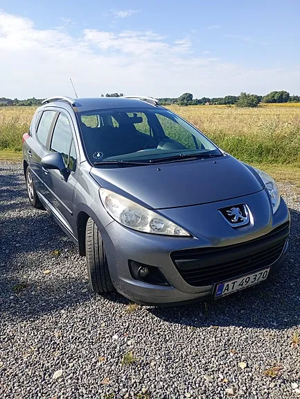 Peugeot 207 2011 photo 2