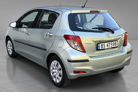 Toyota Yaris 2012 photo 5
