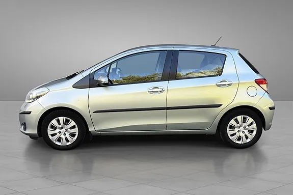 Toyota Yaris 2012 photo 4