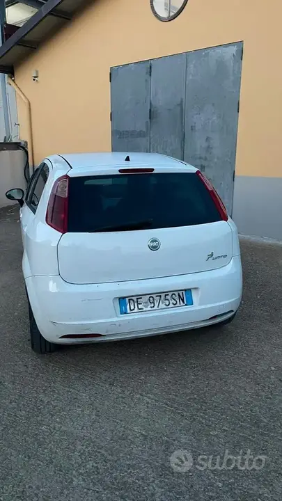 Fiat Grande Punto 2006 photo 2