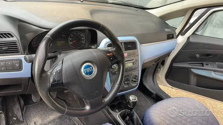 Fiat Grande Punto 2006 photo 4