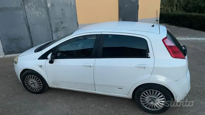 Fiat Grande Punto 2006 photo 3