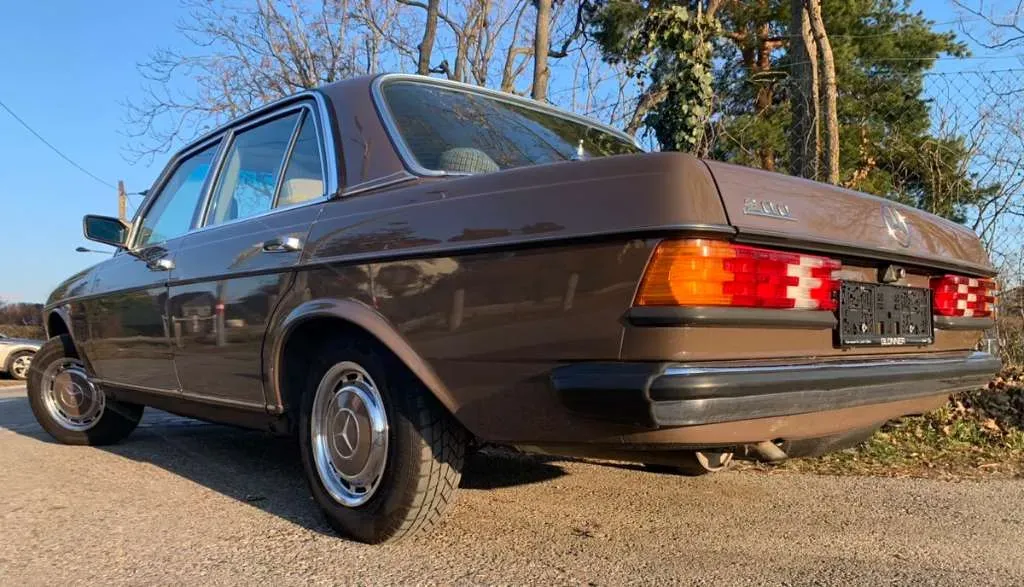 Mercedes-Benz W123 1979 photo 3
