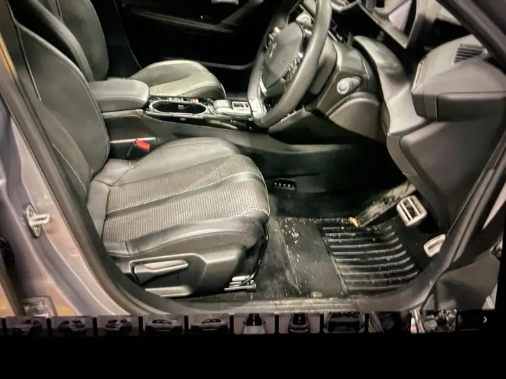 Peugeot E-208 2022 photo 3