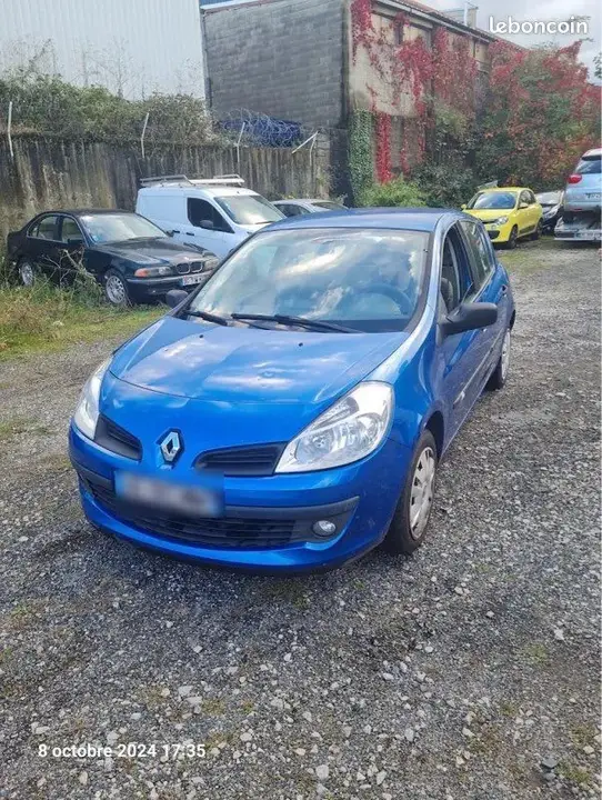 Renault Clio 2005 photo 2